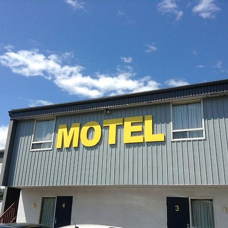 Laurier Station Motel Rayalco מראה חיצוני תמונה