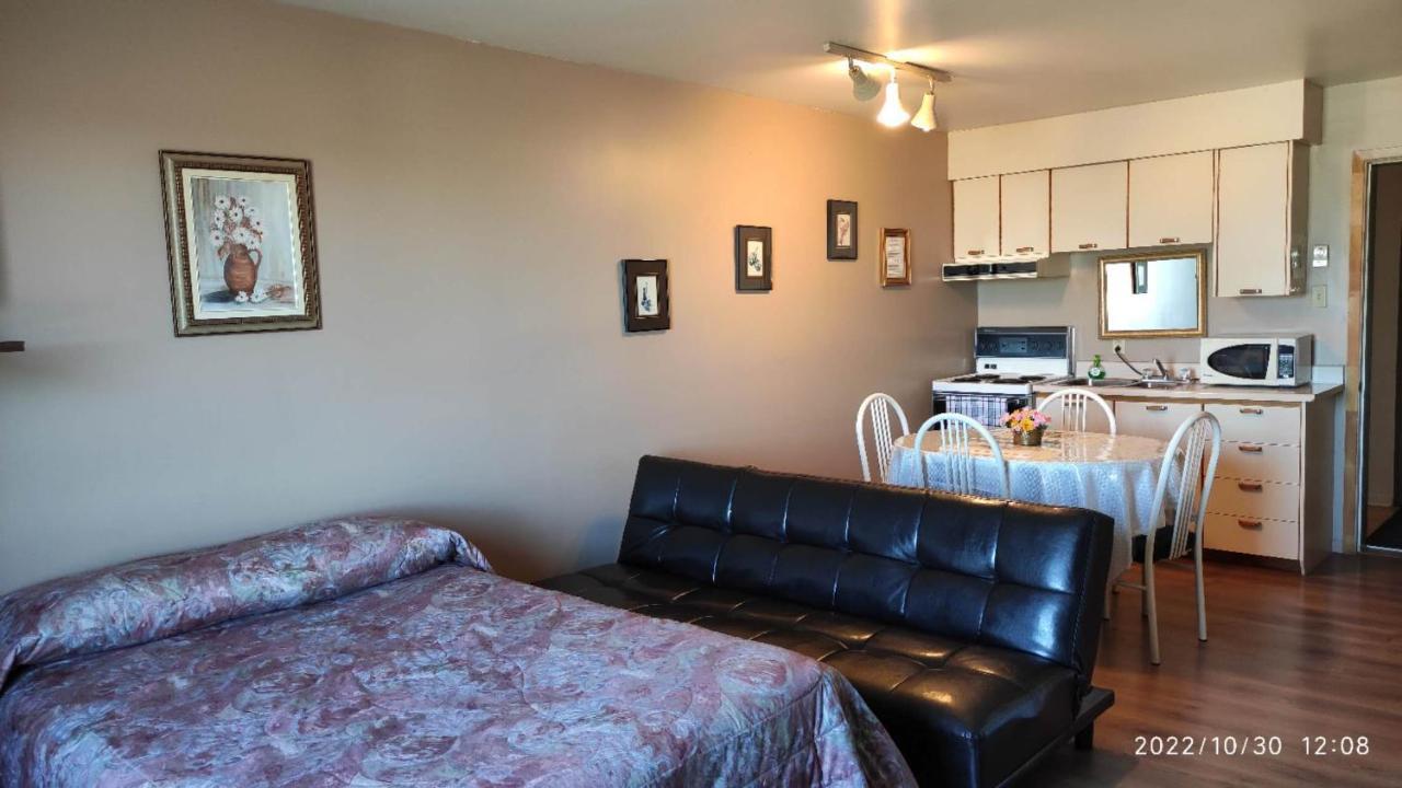 Laurier Station Motel Rayalco מראה חיצוני תמונה