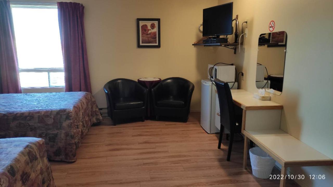 Laurier Station Motel Rayalco מראה חיצוני תמונה