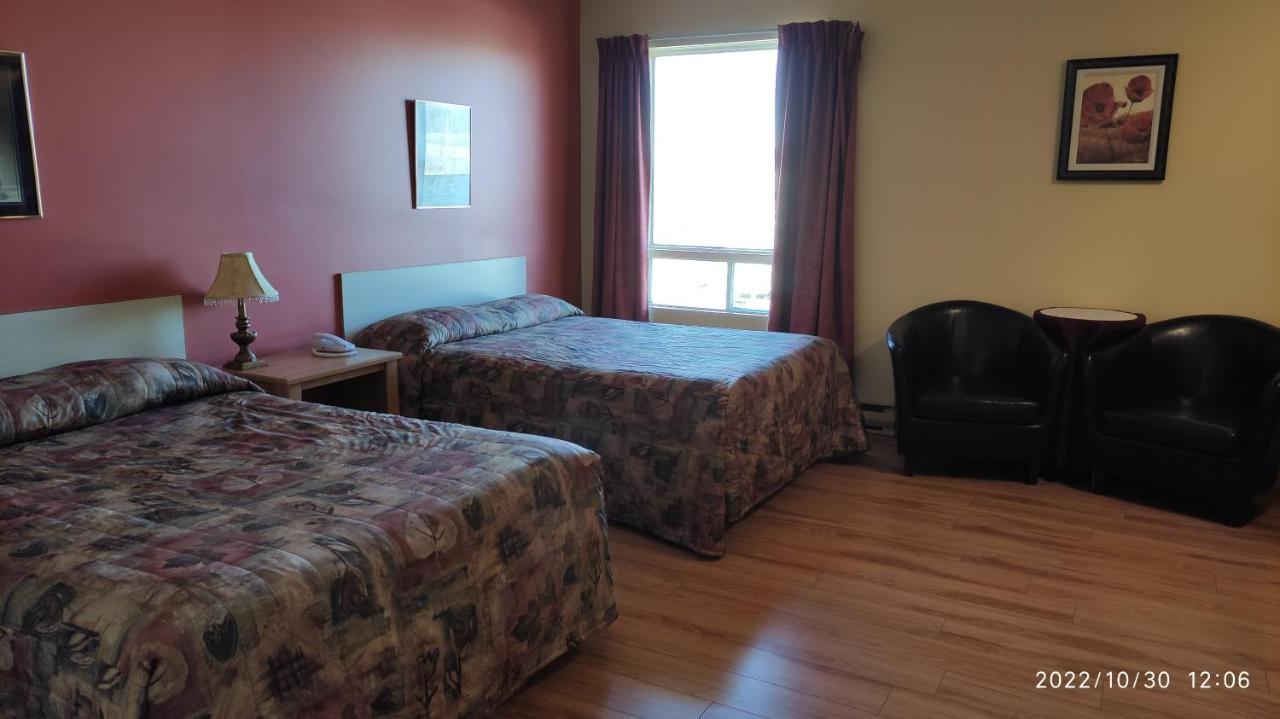 Laurier Station Motel Rayalco מראה חיצוני תמונה