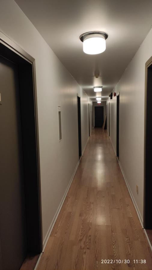 Laurier Station Motel Rayalco מראה חיצוני תמונה