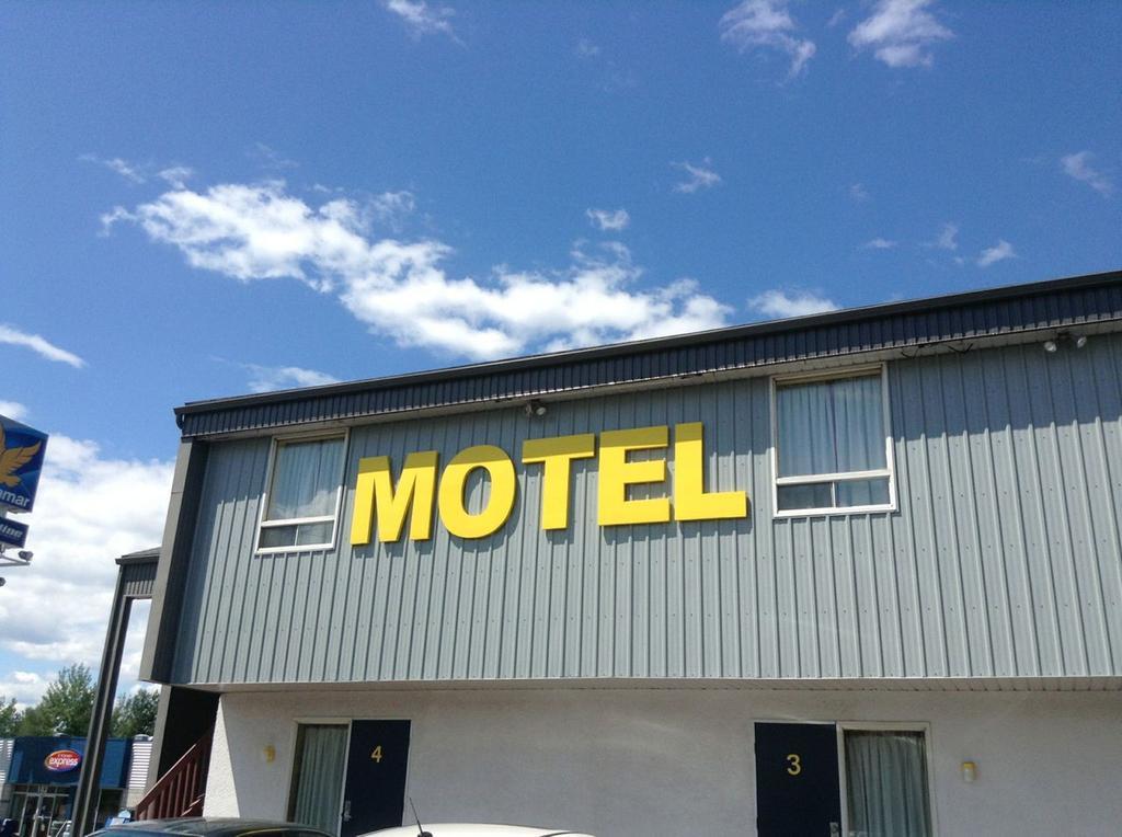 Laurier Station Motel Rayalco מראה חיצוני תמונה