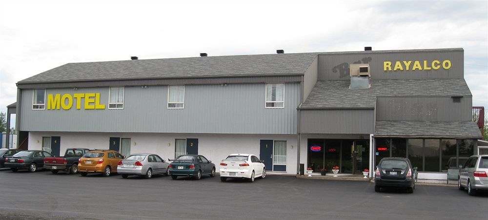 Laurier Station Motel Rayalco מראה חיצוני תמונה