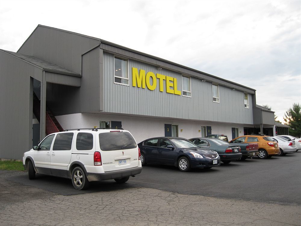 Laurier Station Motel Rayalco מראה חיצוני תמונה